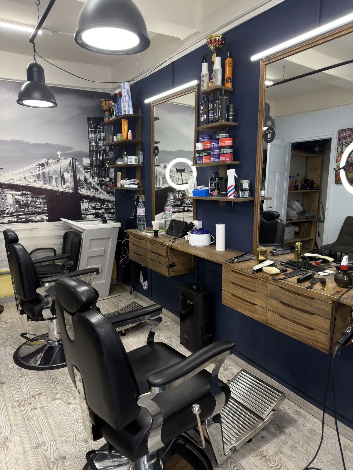 Intérieur du 2e salon Coiffeur City, avenue Léon Gambetta à Montauban